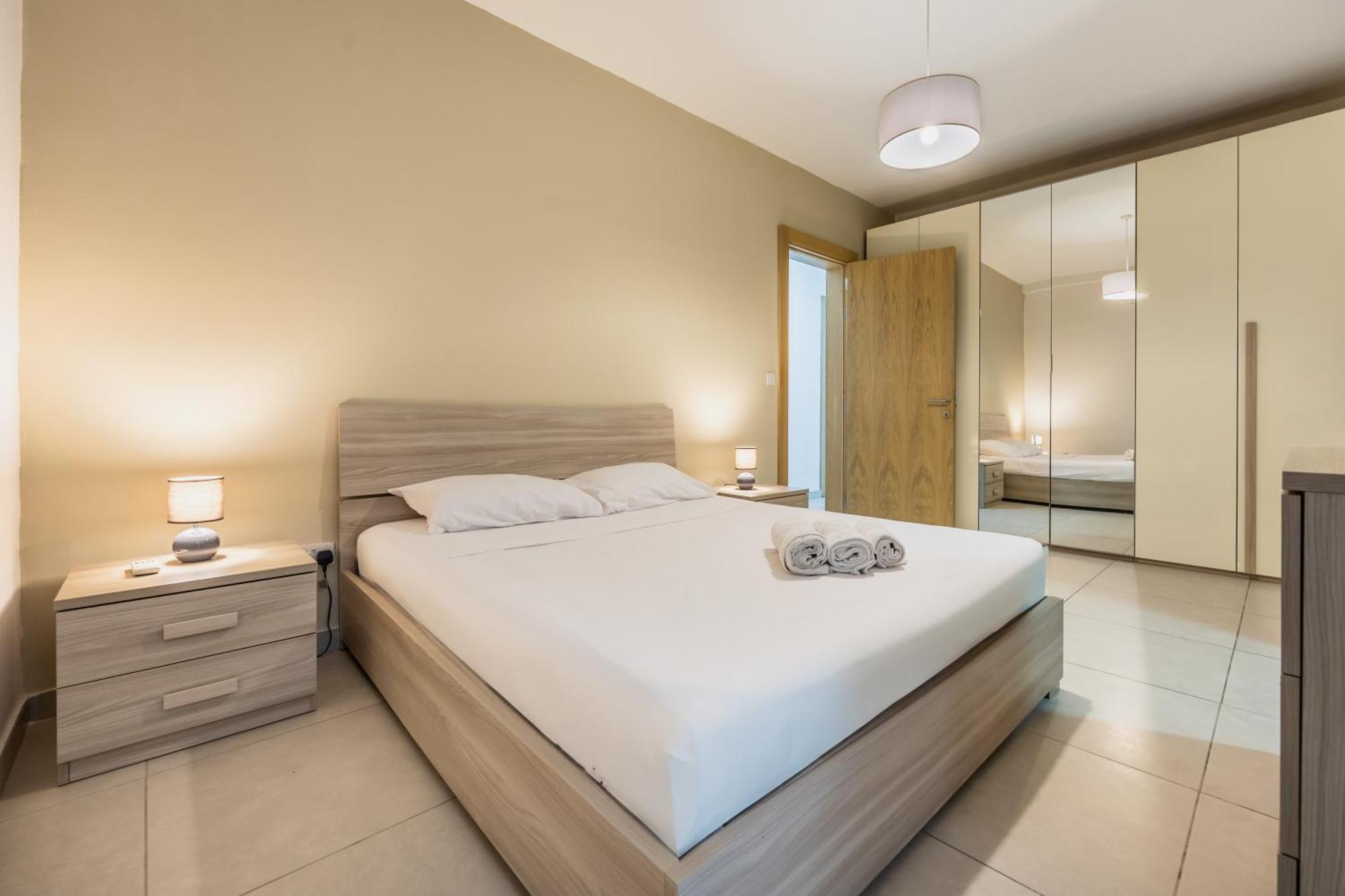 Superb 3Br Apt Close To Seafront Gzira Room photo